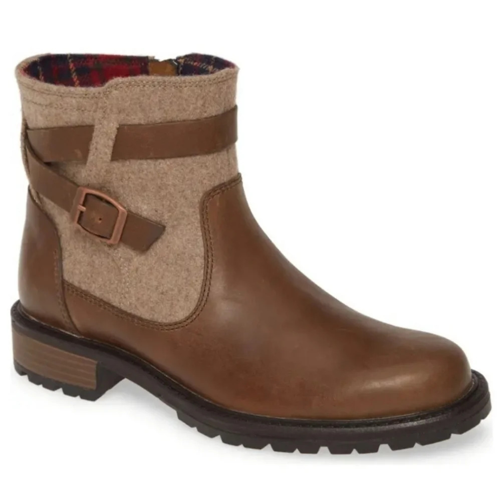 Merrell legacy buckle booties EUC Size 9 ankle boots brown leather